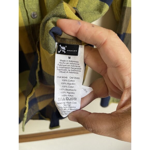 Oakley Size Medium Yellow Black Plaid Button Up Long Sleeve Collared Shirt 100% - Picture 8 of 8